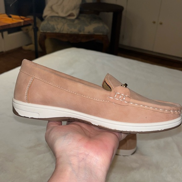 Alexis Bendel Blush Tan w/Gold Hardware Slip-on Loafer Boat shoes womens:6 - Picture 3 of 12